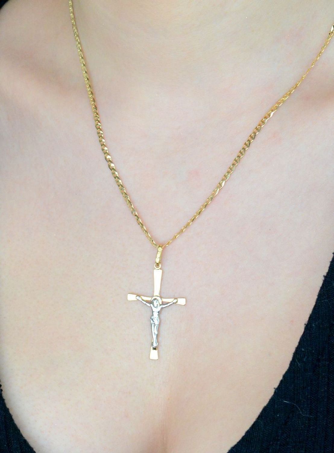 Zawieszka złota Złoty Krzyż z Panem Jezusem z białym złotem, próba 585 DIA-ZAW-0500-585. Złote krzyże. Złota zawieszka męska. Biżuteria sakralna. 1.jpg