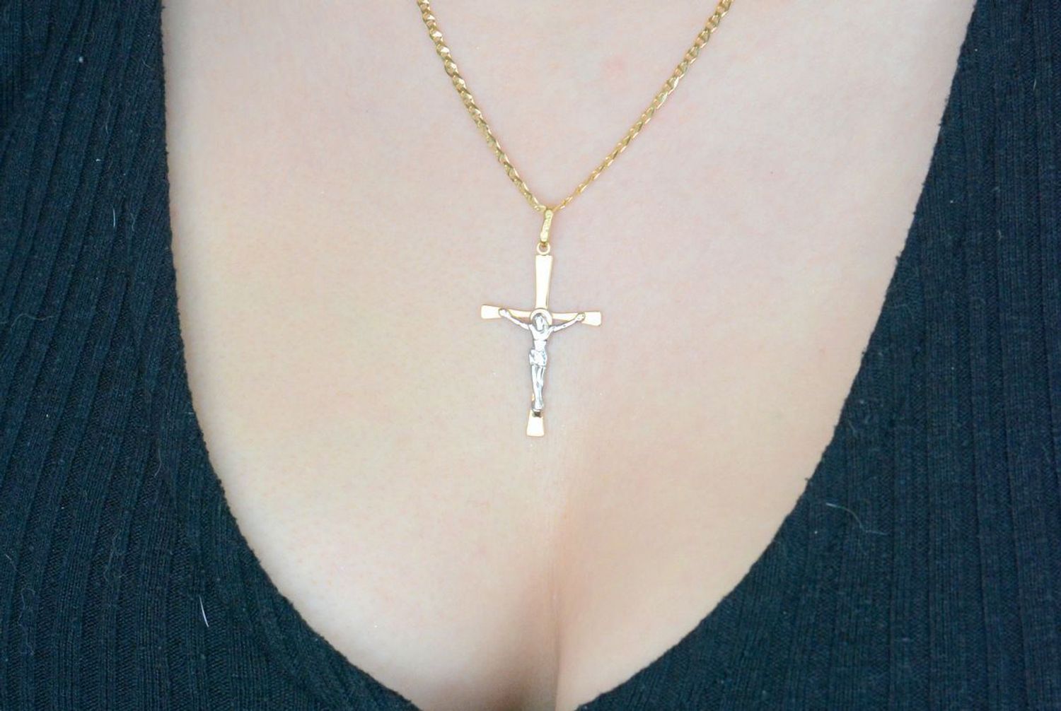 Zawieszka złota Złoty Krzyż z Panem Jezusem z białym złotem, próba 585 DIA-ZAW-0500-585. Złote krzyże. Złota zawieszka męska. Biżuteria sakralna. 1.jpg