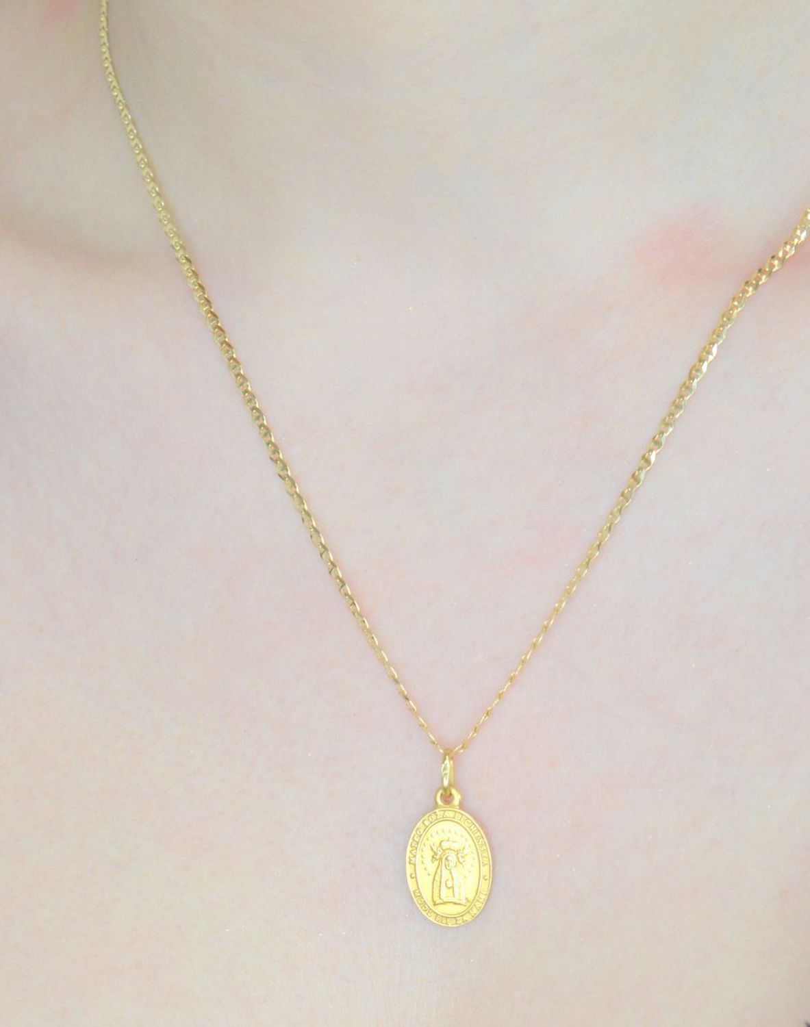 Zawieszka złota medalik Matka Boża Licheńska, pr 585 DIA-ZAW-0520-585. Medalik Bolesna Królowa Polski. Złoty medalik z Matką Boską. Medalik na chrzest czy 1.jpg