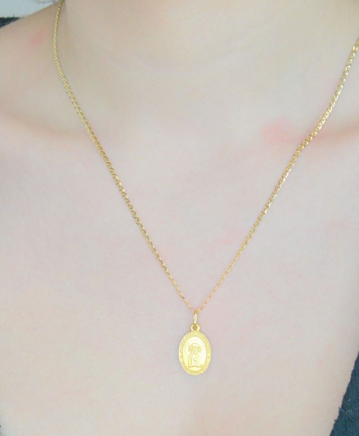 Zawieszka złota medalik Matka Boża Licheńska, pr 585 DIA-ZAW-0520-585. Medalik Bolesna Królowa Polski. Złoty medalik z Matką Boską. Medalik na chrzest czy 1.jpg