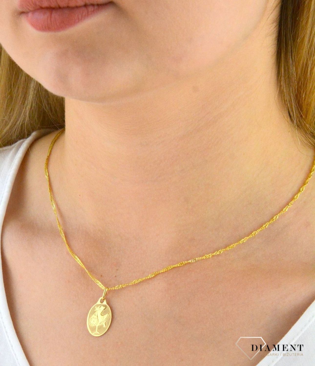 Zawieszka złota owalna Bocian DIA-ZAW-0521-585. Złota owalna zawieszka. Zawieszka symbolizująca narodziny, ciąże. Zawieszka złota dla ukochanej. Złota owalna zawieszka idealna na prezent..jpg