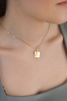 Zawieszka złota medalik Matka Boska z dzieciątkiem pr 585, DIA-ZAW-0529-585 Złoty wisiorek medalik, wykonany z żółtego złota. Biżuteria sakralna. Wisiorek wykonany z największą (1).JPG