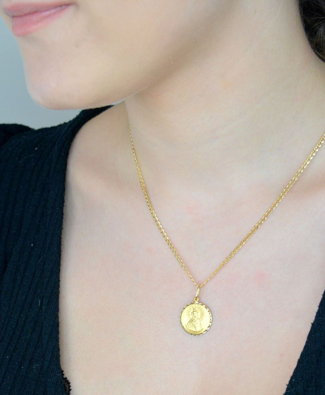 Złota zawieszka Medalik Matka Boska Ostrobramska 2,60 gram próba 585.jpg