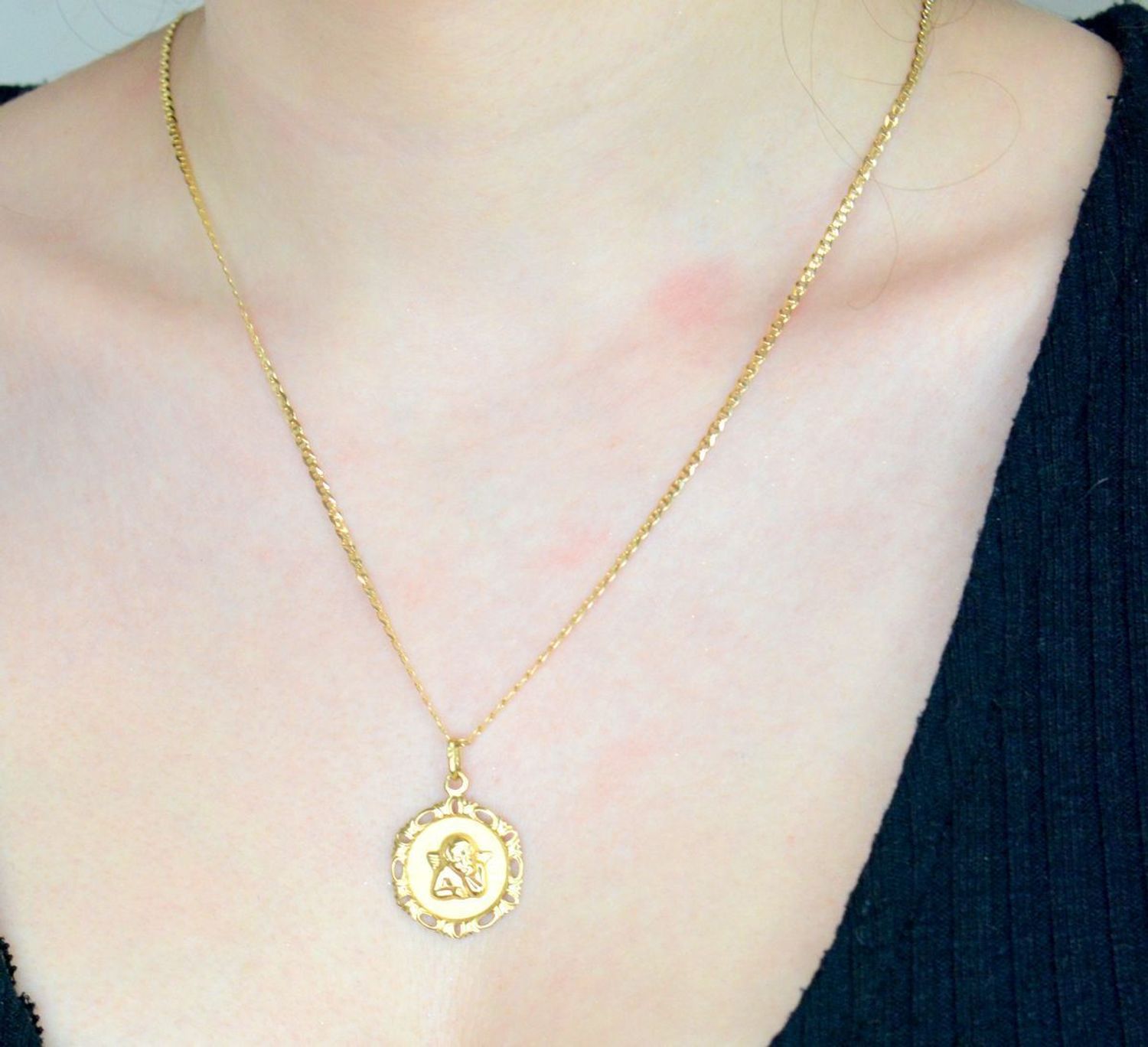 Zawieszka złota medalik Anioł Aniołek próba 585 DIA-ZAW-0534-585. Medalik dla dziecka. Medalik na chrzest. Medalik złoty na komunię. Złoty aniołek zawieszka. Złota zawieszka.1.jpg