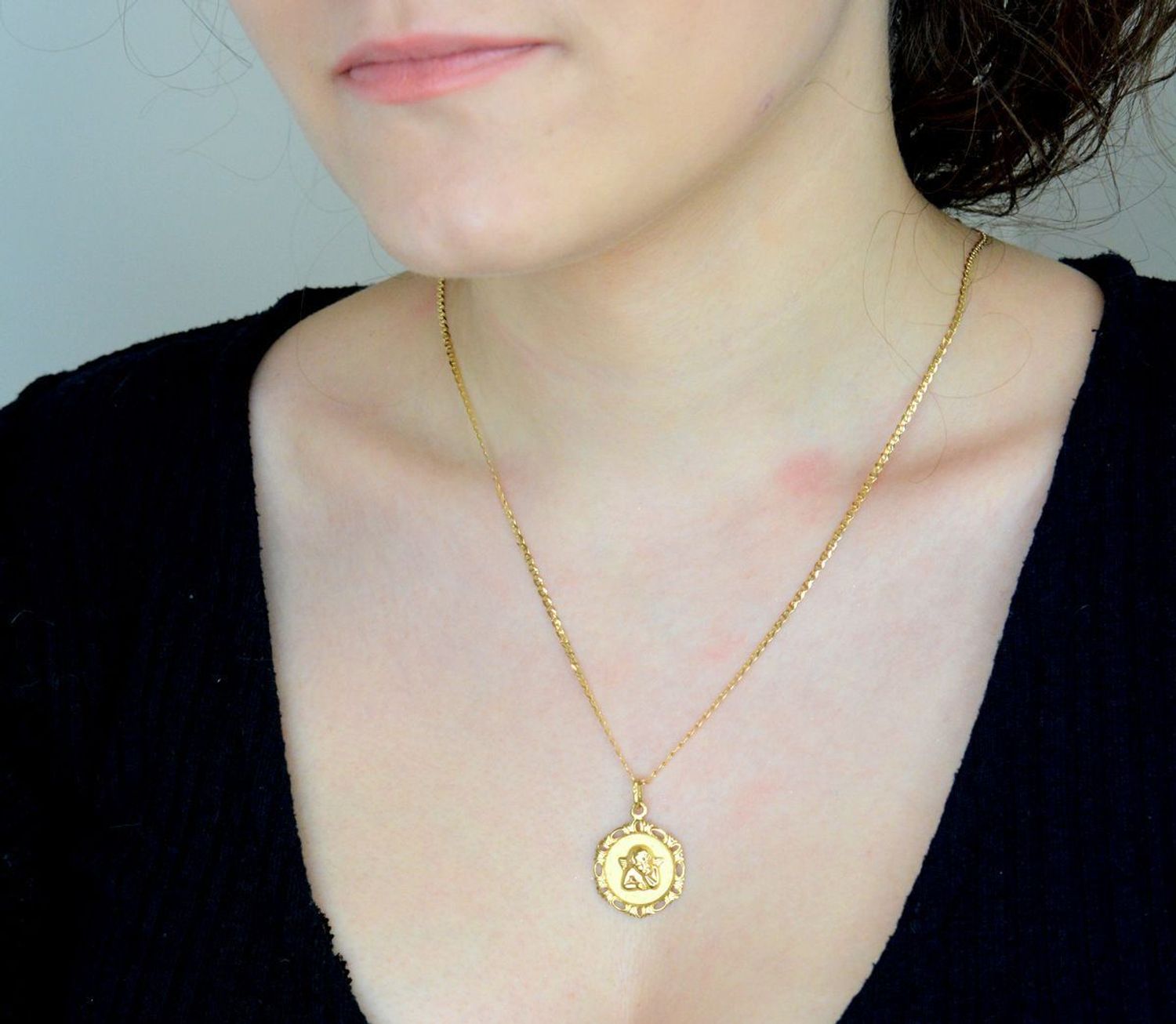 Zawieszka złota medalik Anioł Aniołek próba 585 DIA-ZAW-0534-585. Medalik dla dziecka. Medalik na chrzest. Medalik złoty na komunię. Złoty aniołek zawieszka. Złota zawieszka.1.jpg