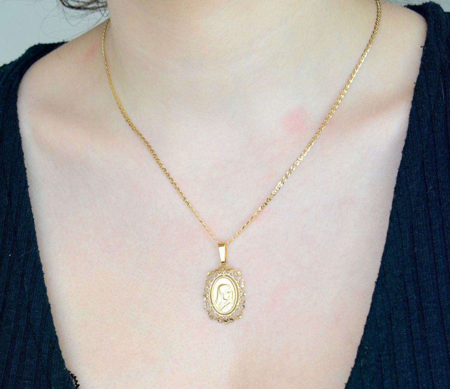 Zawieszka złota medalik Matka Boska Bolesna 585 DIA-ZAW-0548-585.  Złoty medalik to wyjątkowa pamiątka na lata. Medalik dla dziecka. Medalik na chrzest. Medalik złoty na komunię.  Medalik 1.jpg