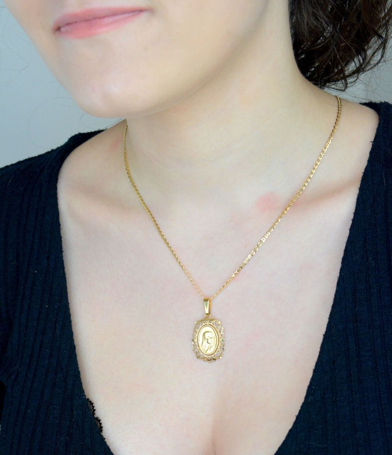 Zawieszka złota medalik Matka Boska Bolesna 585 DIA-ZAW-0548-585.  Złoty medalik to wyjątkowa pamiątka na lata. Medalik dla dziecka. Medalik na chrzest. Medalik złoty na komunię.  Medalik 1.jpg