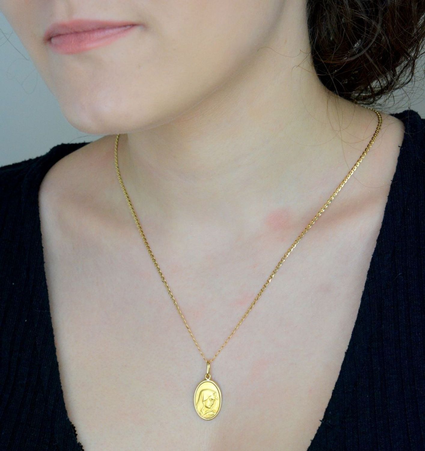 Zawieszka złota medalik Matka Boska Bolesna 585 DIA-ZAW-0562-585. Złoty medalik to wyjątkowa pamiątka na lata. Medalik dla dziecka. Medalik na chrzest. Medalik złoty na komunię.  Medalik męski.1.jpg