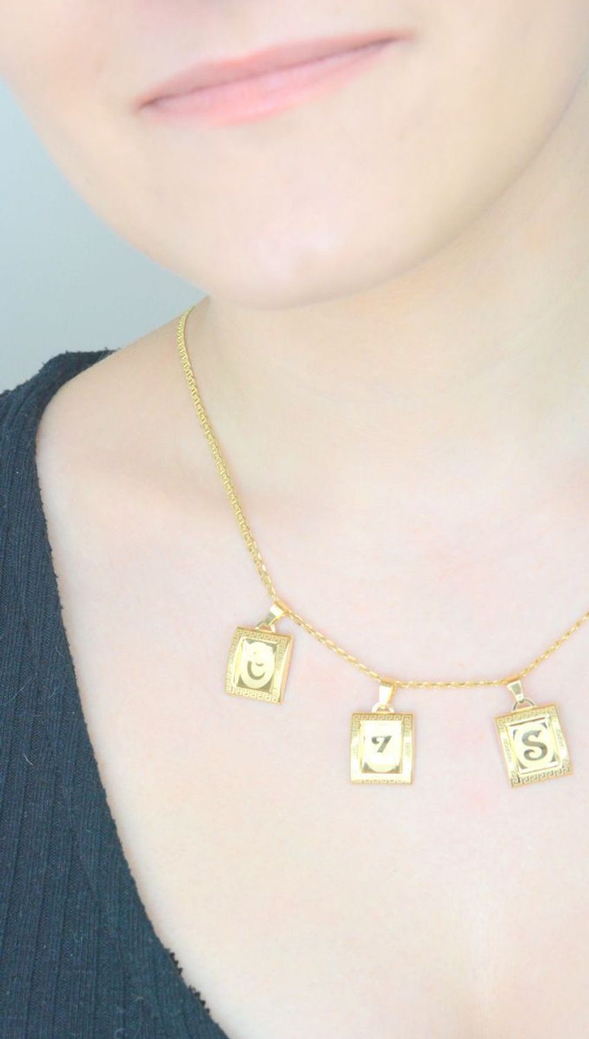 Zawieszka złota literka C próba 585, litera C DIA-ZAW-0869-585. Złoty wisiorek litera C.jpg