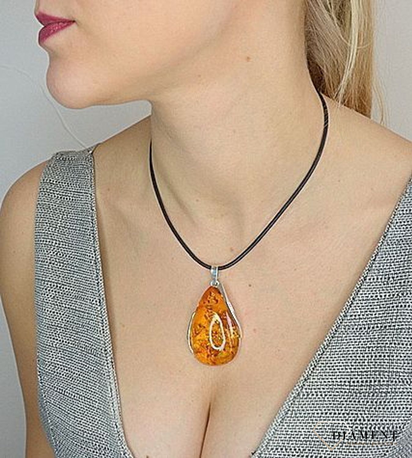 Zawieszka srebrna łezka z bursztynem  DIA-ZAW-0591-925.jpg