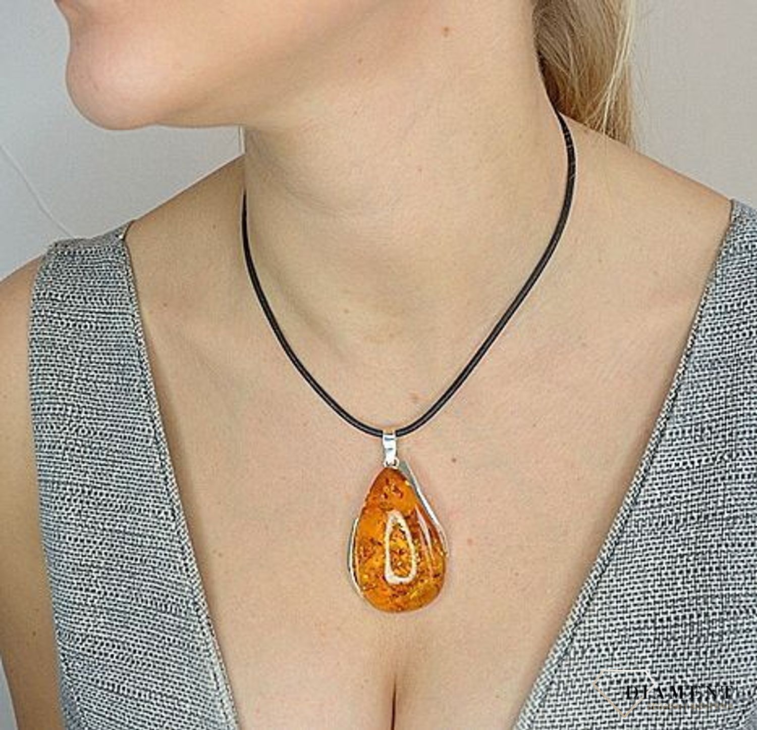 Zawieszka srebrna łezka z bursztynem  DIA-ZAW-0591-925.jpg