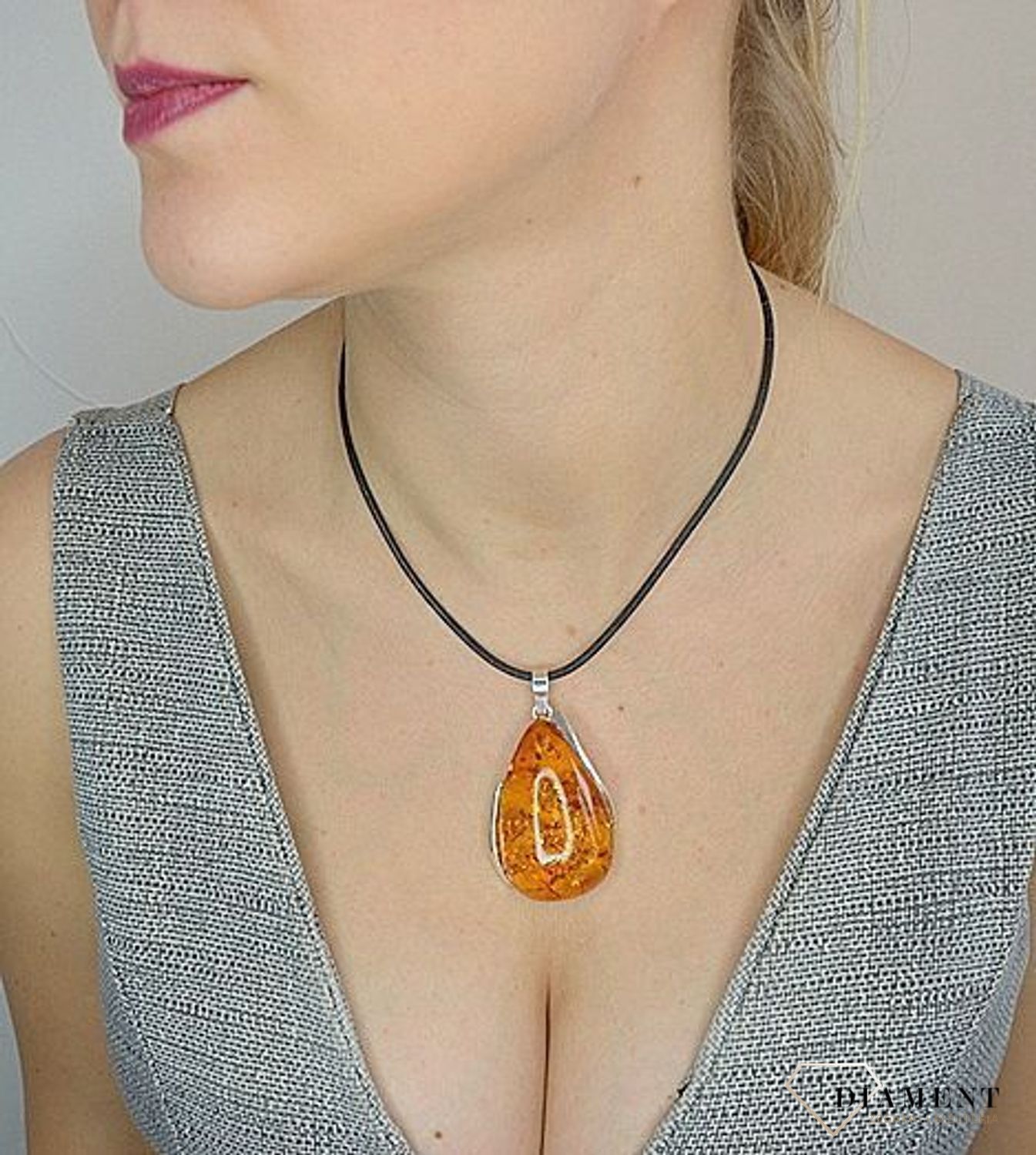 Zawieszka srebrna łezka z bursztynem  DIA-ZAW-0591-925.jpg