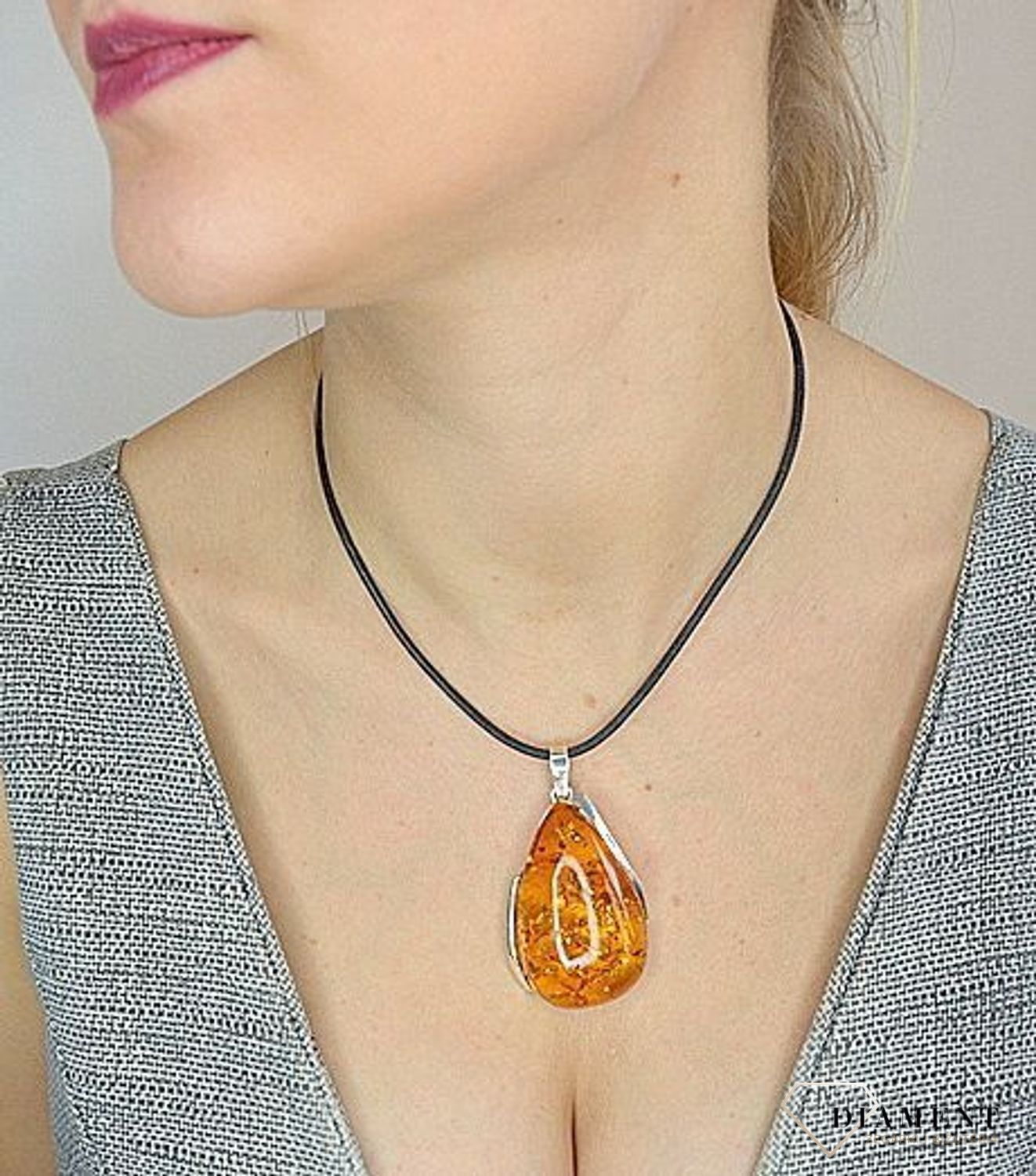 Zawieszka srebrna łezka z bursztynem  DIA-ZAW-0591-925.jpg