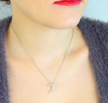 Zawieszka srebrna 925 DIA-ZAW-0801-925 – literka I ozdobiona cyrkoniami. Wymiary 1,5x1,5 cm, waga 0,95 g. Elegancka i symboliczna biżuteria – idealna na prezent (3).JPG