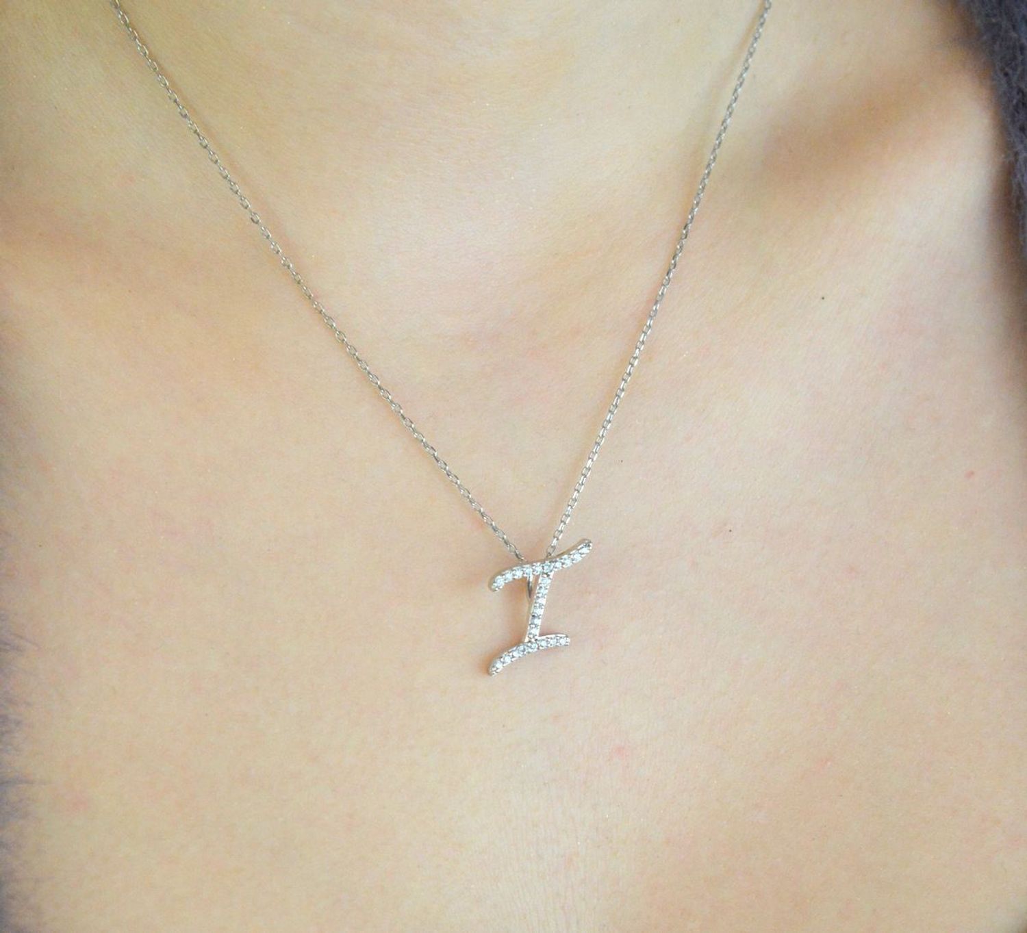 Zawieszka srebrna 925 DIA-ZAW-0801-925 – literka I z cyrkoniami, 1,5x1,5 cm.jpg