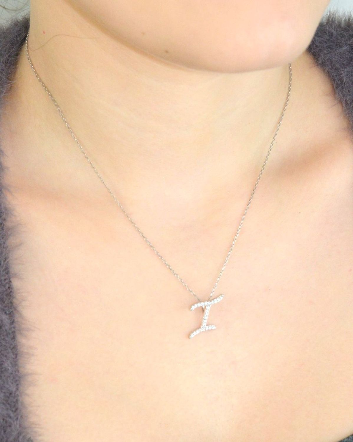 Zawieszka srebrna 925 DIA-ZAW-0801-925 – literka I z cyrkoniami, 1,5x1,5 cm.jpg