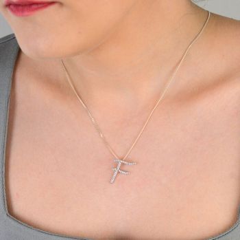 Zawieszka srebrna próba 925, literka F zdobiona cyrkoniami DIA-ZAW-0802-925 Stylowa zawieszka wykonana ze srebra najwyższej jakości (próba 925), przedstawiająca literkę F ozdobioną połyskującymi cyrkoniami (3).JPG