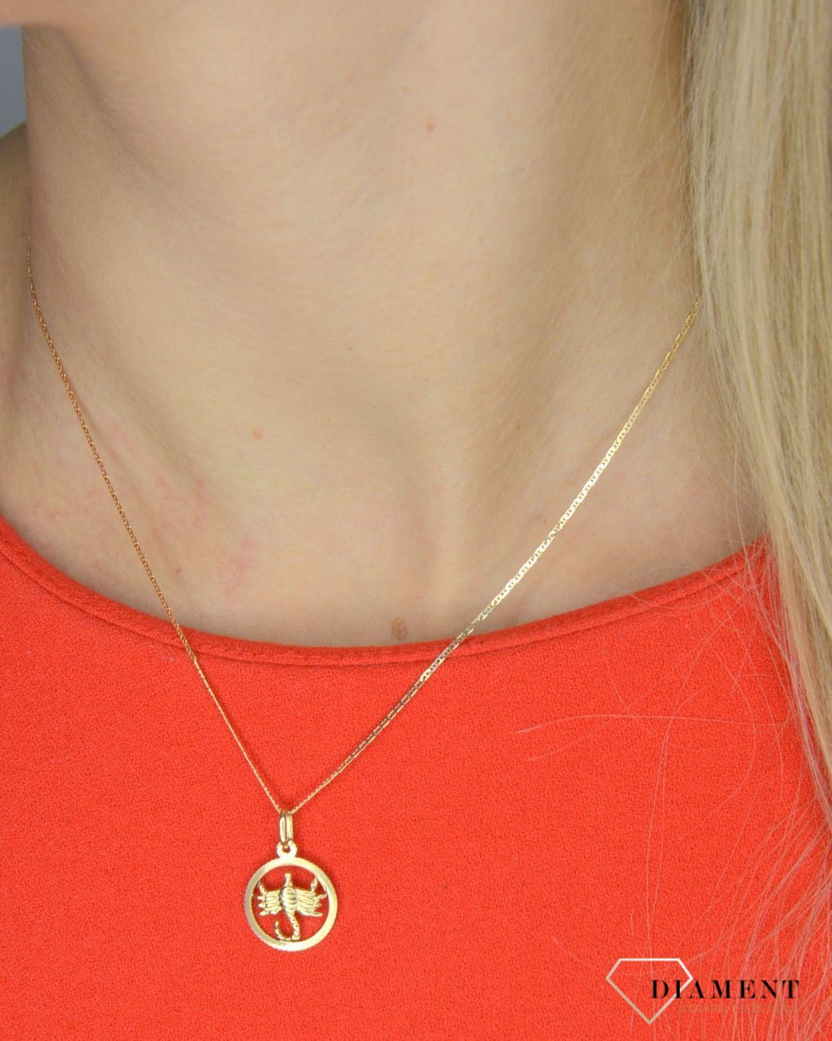 Złota zawieszka 585 znak zodiaku skorpion DIA-ZAW-0840-585 💎 Złota zawieszka w okrągłym kształcie ze znakiem zodiaku skorpion.jpg