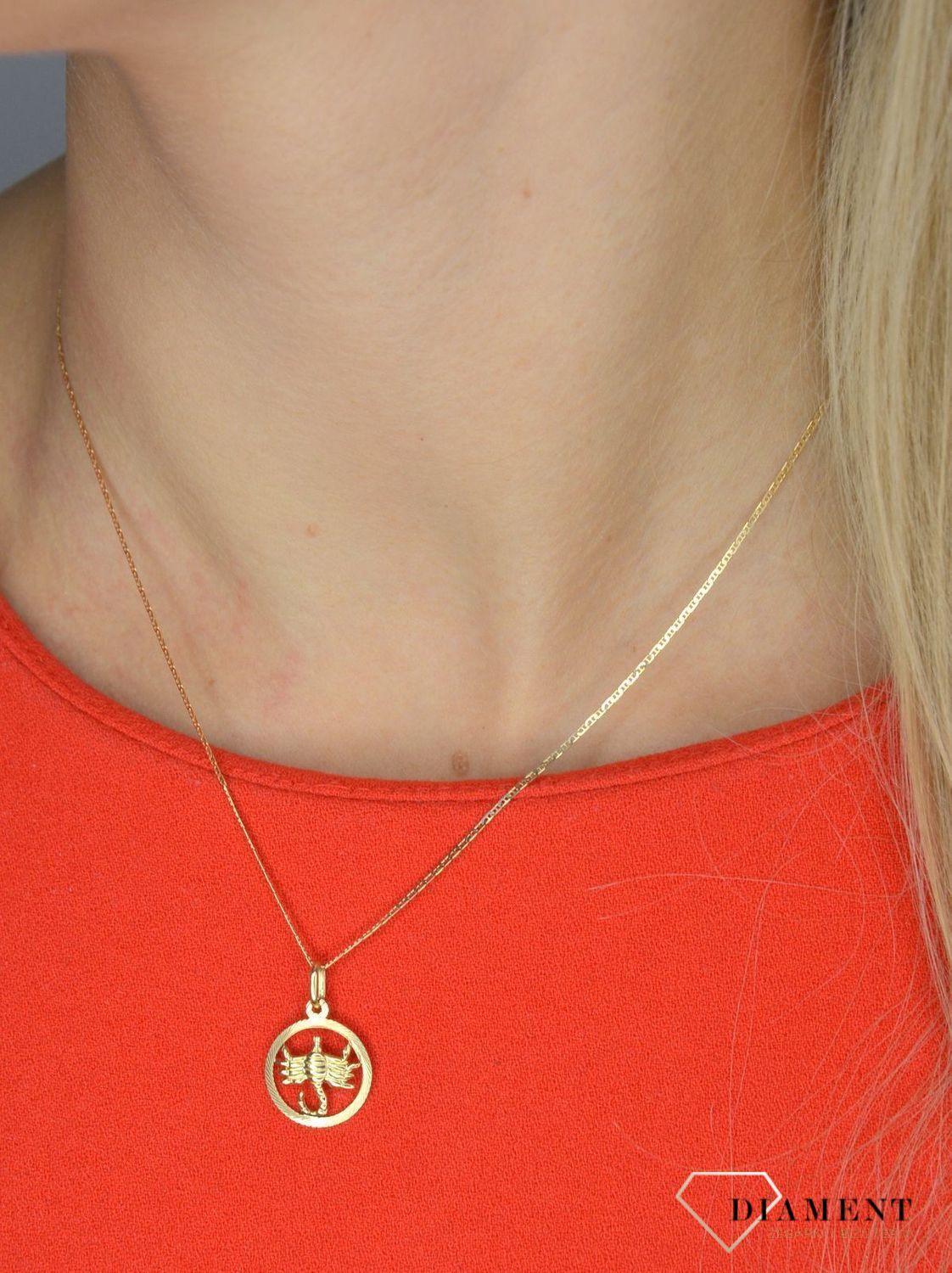 Złota zawieszka 585 znak zodiaku skorpion DIA-ZAW-0840-585 💎 Złota zawieszka w okrągłym kształcie ze znakiem zodiaku skorpion.jpg