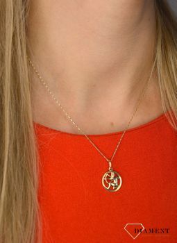 Złota zawieszka 585 znak zodiaku strzelec DIA-ZAW-0842-585 💎 Złota zawieszka w okrągłym kształcie ze znakiem zodiaku strzelca 💎 (1).JPG