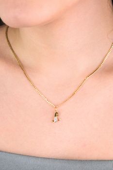 Złota zawieszka literka Ł z cyrkonią – złoto 585 (2).jpg