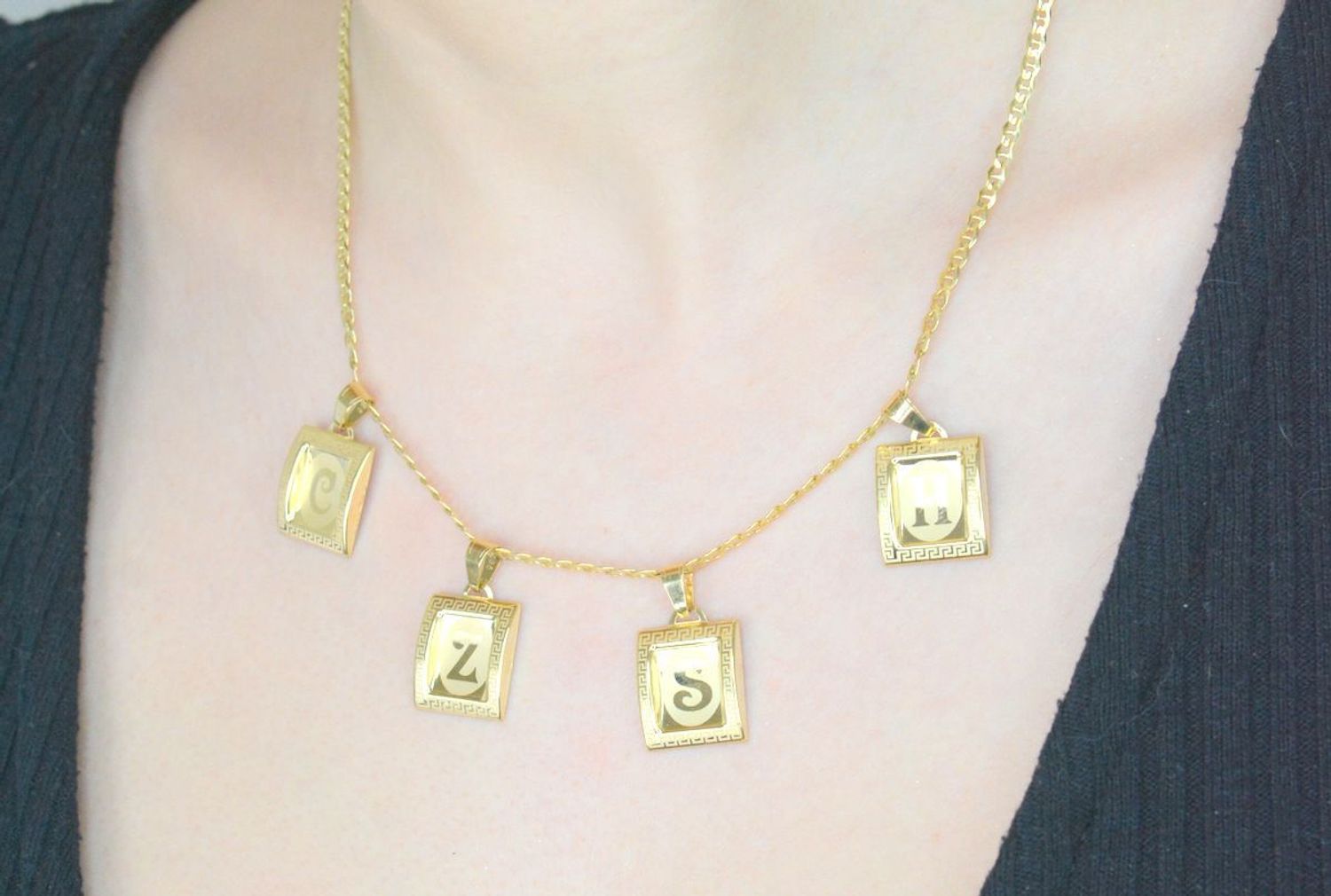 Zawieszka złota literka S próba 585, litera S DIA-ZAW-0869-585. Złoty wisiorek litera S  litera S, prezent dla Sandry, prezent dla Sławka.jpg