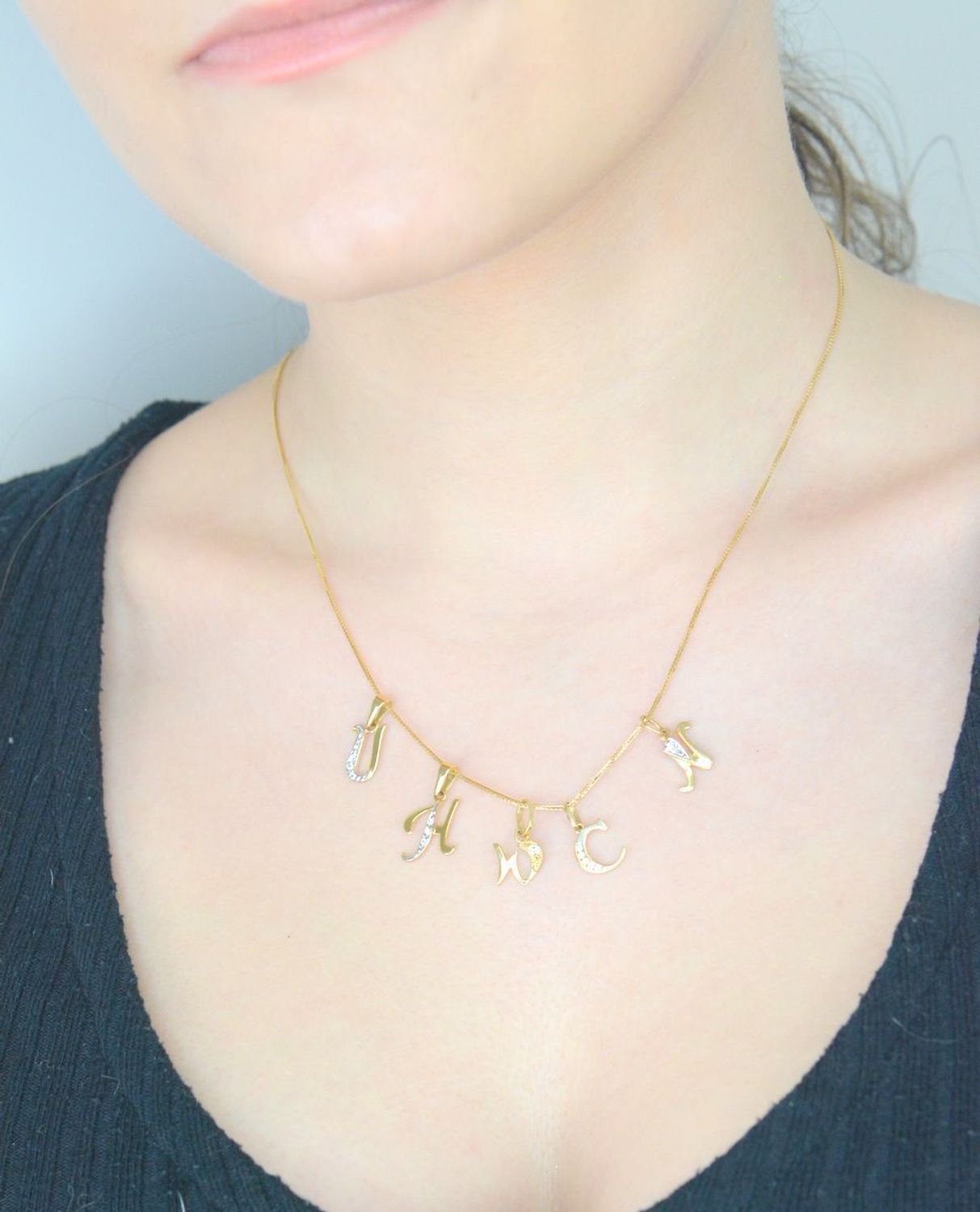 Zawieszka złota literka U, litera U próba 585 DIA-ZAW-0874-585. Złota zawieszka z literką na prezent. Zawieszka serce dla kobiety. Personalizowana zawieszka. Zawieszka z literą.1.jpg