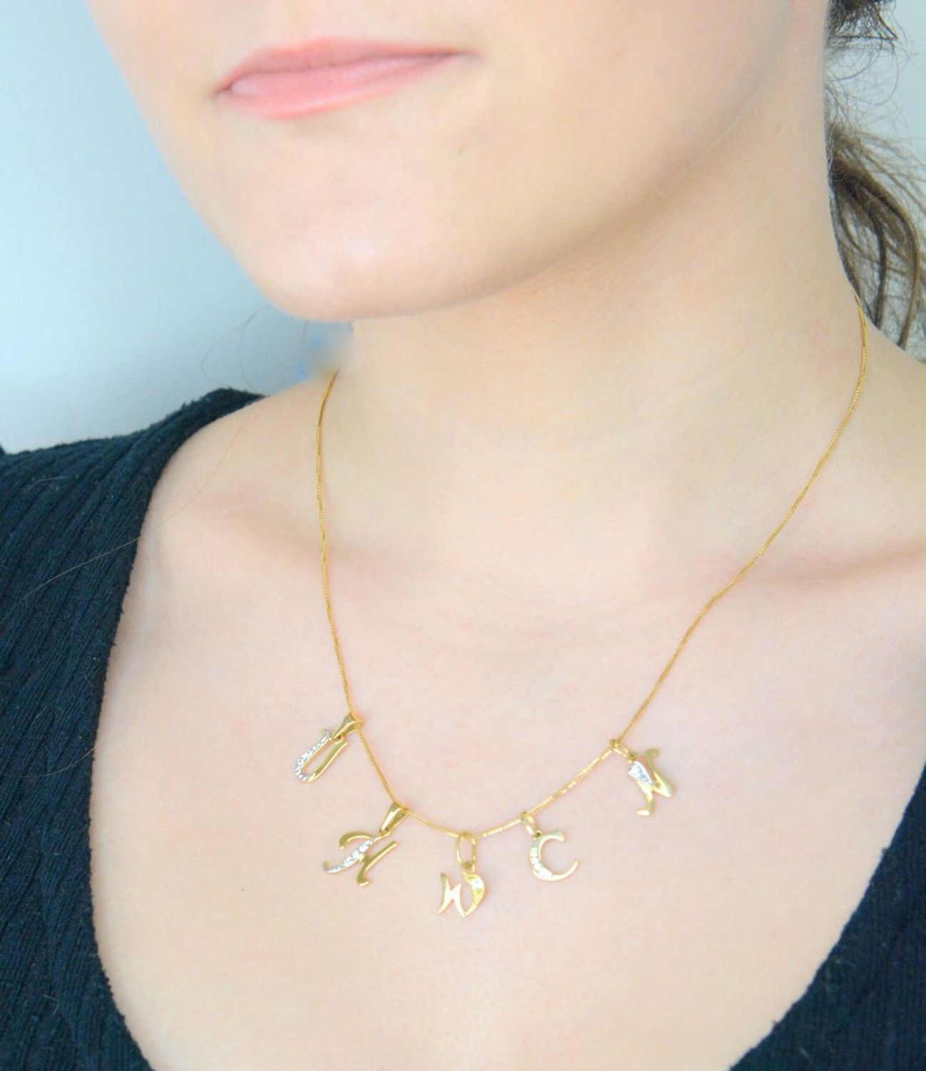 Zawieszka złota literka U, litera U próba 585 DIA-ZAW-0874-585. Złota zawieszka z literką na prezent. Zawieszka serce dla kobiety. Personalizowana zawieszka. Zawieszka z literą.1.jpg