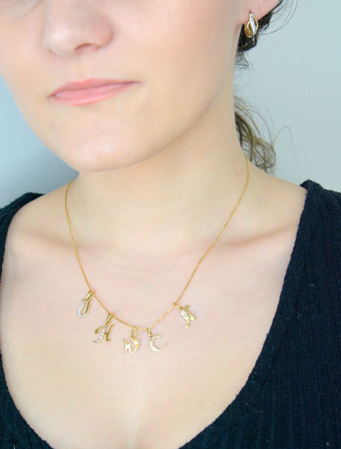 Zawieszka złota literka W, litera W próba 585 DIA-ZAW-0876-585. Złota zawieszka z literką na prezent. Zawieszka serce dla kobiety. Personalizowana zawieszka. Zawieszka z literą.1.jpg