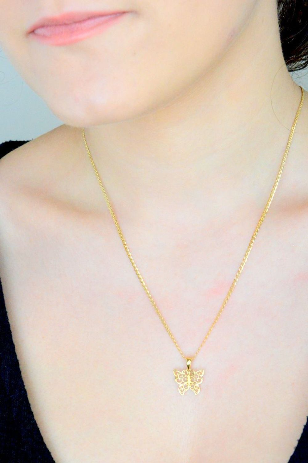 Zawieszka złota ażurowy motyl próba 585 DIA-ZAW-0889-585. Złoty wisiorek z motylem. Złota biżuteria bez cyrkonii. Elegancka zawieszka złota.  Biżuteria na prezent. Biżuteria damska. 1.jpg