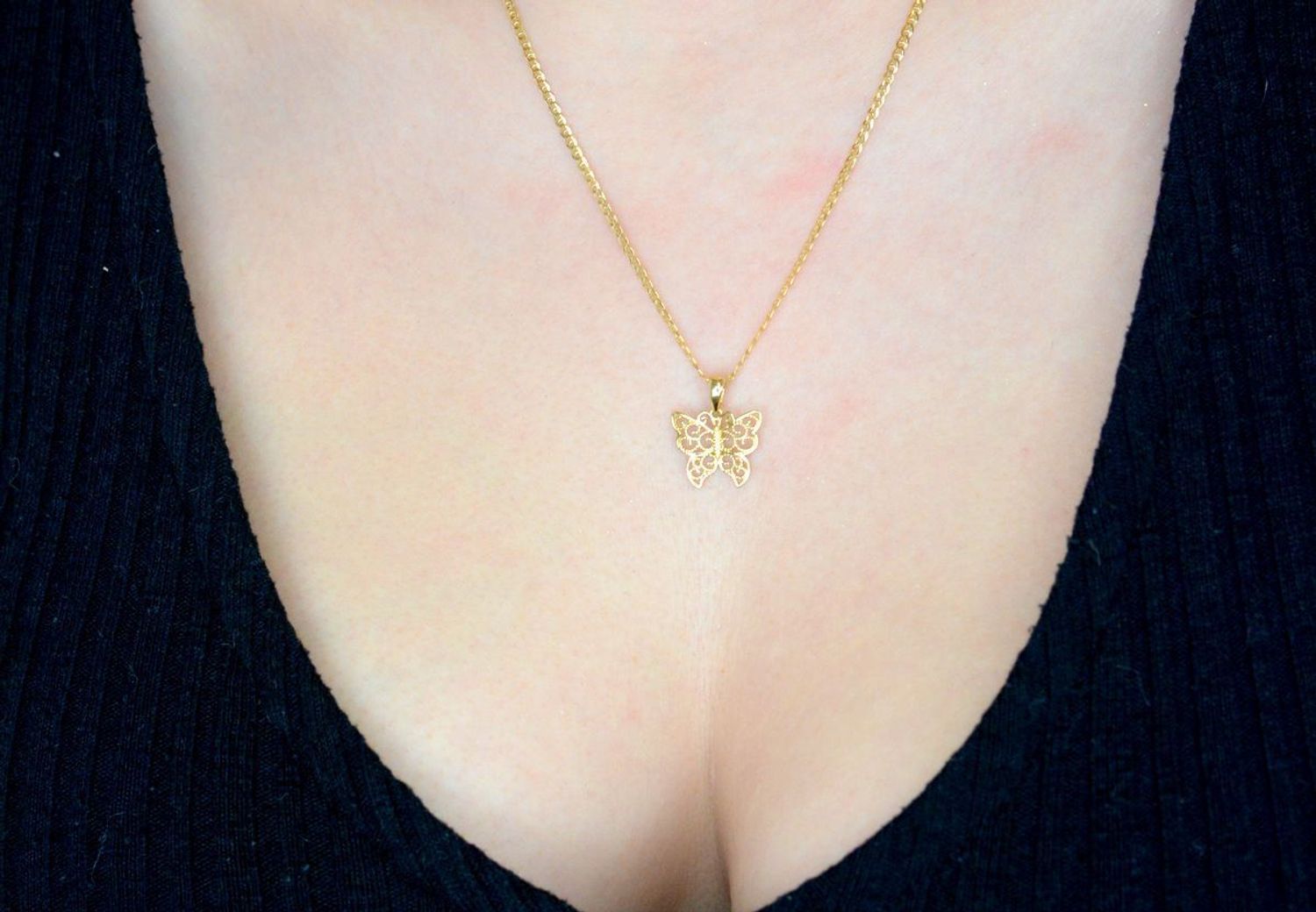 Zawieszka złota ażurowy motyl próba 585 DIA-ZAW-0889-585. Złoty wisiorek z motylem. Złota biżuteria bez cyrkonii. Elegancka zawieszka złota.  Biżuteria na prezent. Biżuteria damska. 1.jpg