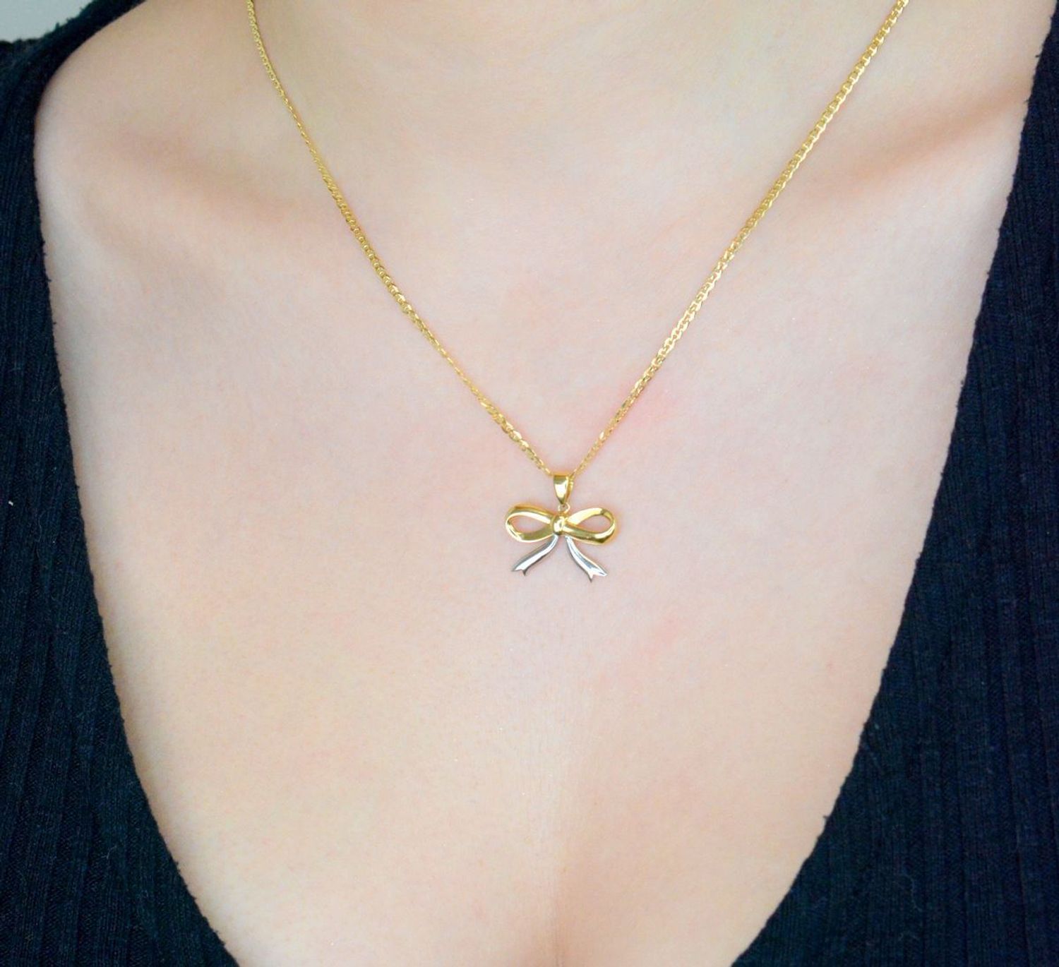 Zawieszka złota kokardka wstążka próba 585 DIA-ZAW-0892-585. Zawieszka kokardka. Modna złota zawieszka Kokardki. Złota zawieszka kokarda. Hit tiktoka. 1.jpg