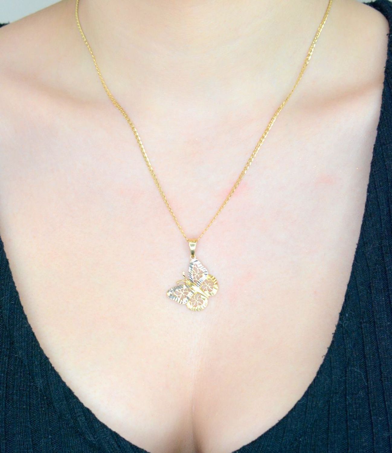 Zawieszka złota ażurowy Motyl, próba 585 DIA-ZAW-0901-585. Złoty wisiorek z motylem. Złota biżuteria bez cyrkonii. Elegancka zawieszka złota.  Biżuteria na prezent. 11.jpg