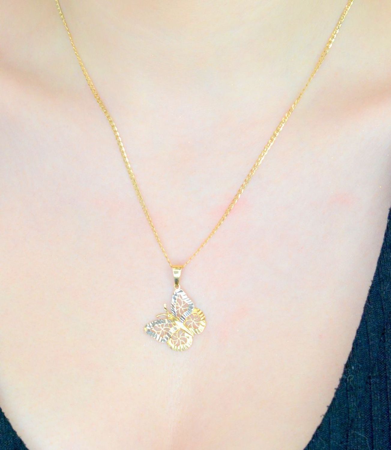 Zawieszka złota ażurowy Motyl, próba 585 DIA-ZAW-0901-585. Złoty wisiorek z motylem. Złota biżuteria bez cyrkonii. Elegancka zawieszka złota.  Biżuteria na prezent. 11.jpg