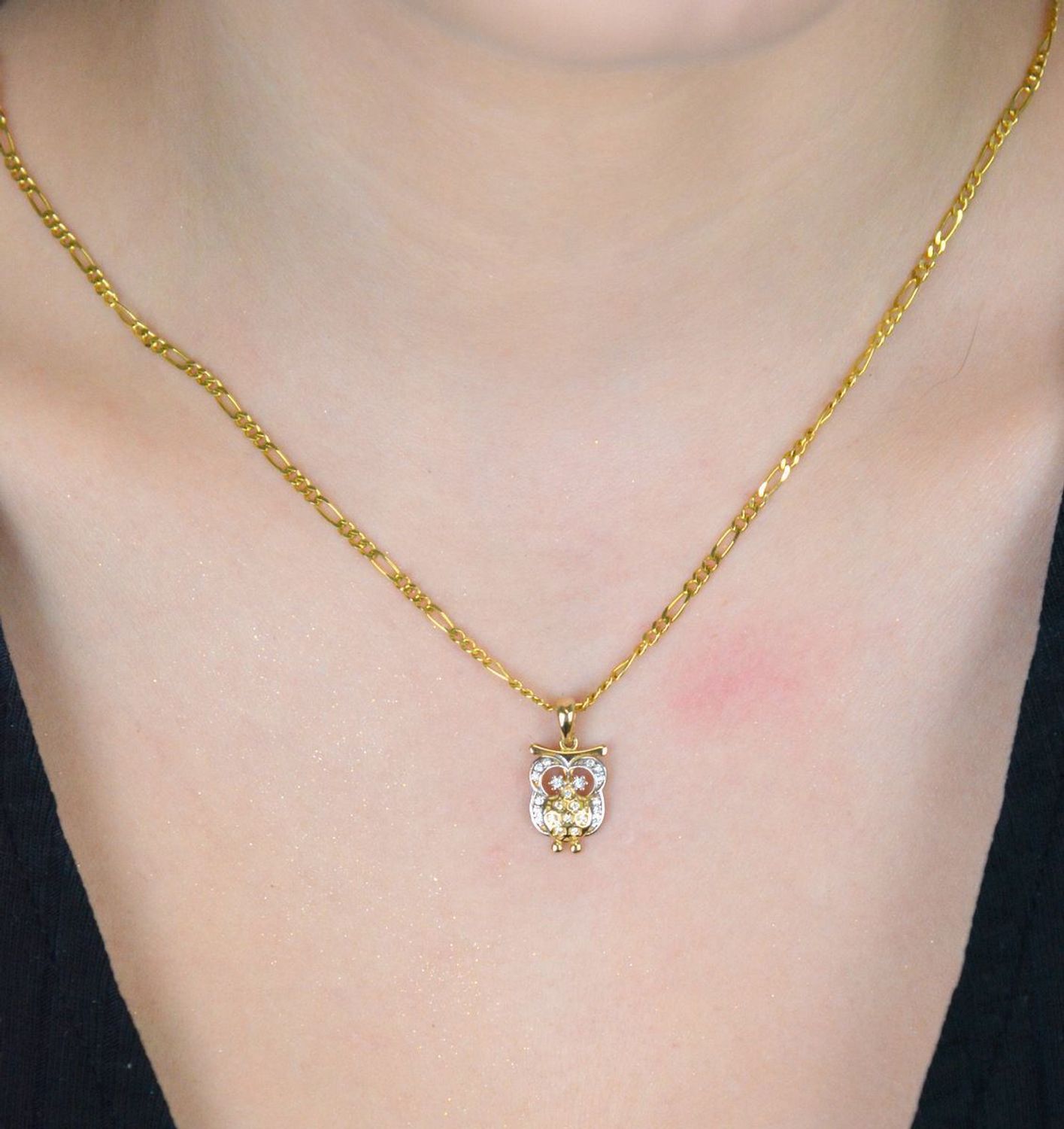 Zawieszka złota sowa z cyrkoniami pr 585, DIA-ZAW-0910-585 Wisiorek został wykonany z wysokiej jakości złota próby 585. Złoto to jeden z najpopularniejszych kruszców, cenione przez kobiety1.jpg