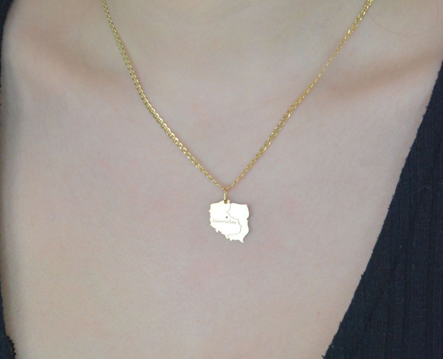 Zawieszka złota mapa Polski miasto Inowrocław, pamiątka z Inowrocławia, pr 585 DIA-ZAW-0922-585. Kocham Inowrocław. Zawieszka dla Inowrocławian. Pamiątka z Ina. Zawieszka mapa z Inowrocławiem. 1.jpg