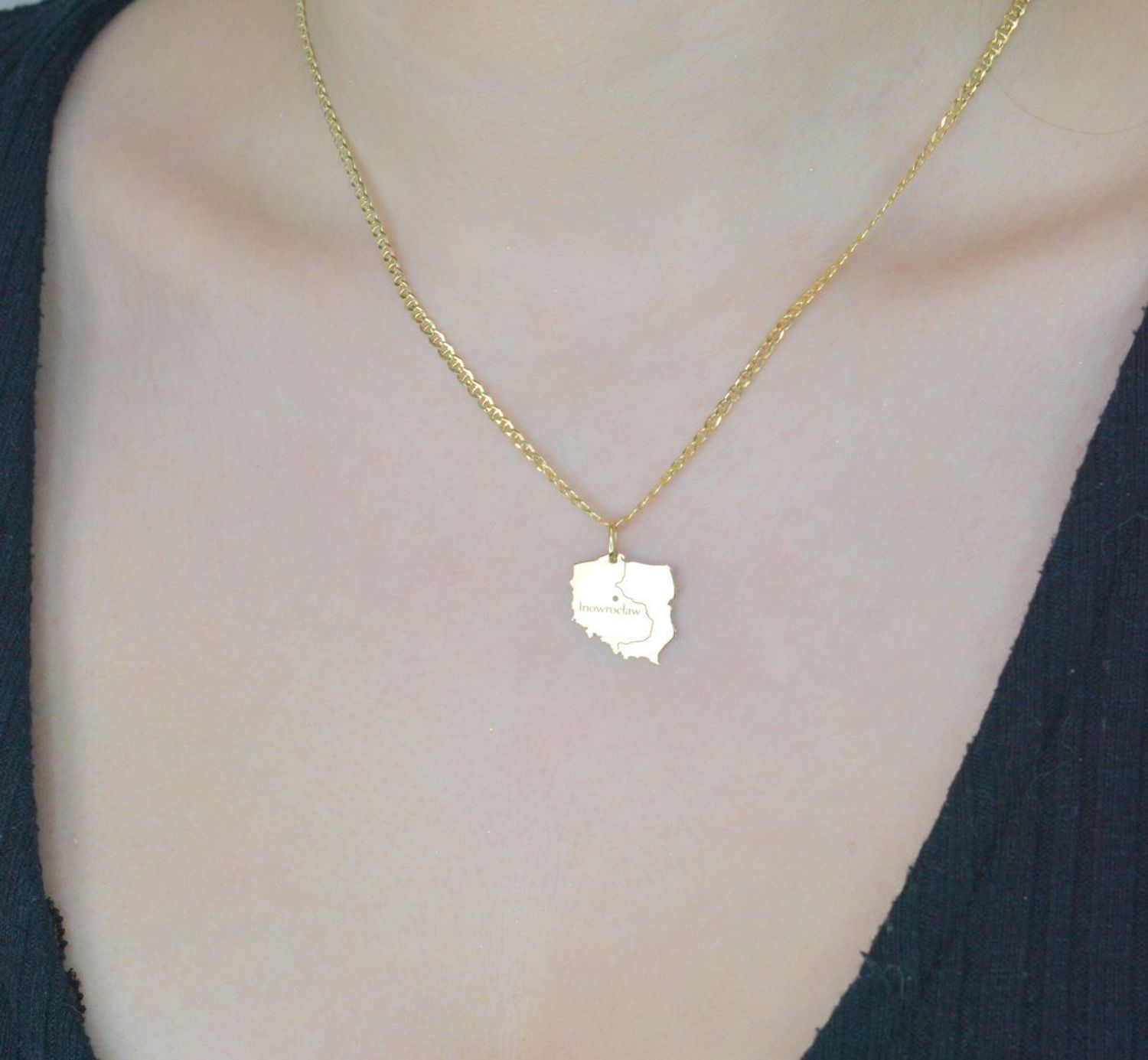 Zawieszka złota mapa Polski miasto Inowrocław, pamiątka z Inowrocławia, pr 585 DIA-ZAW-0922-585. Kocham Inowrocław. Zawieszka dla Inowrocławian. Pamiątka z Ina. Zawieszka mapa z Inowrocławiem. 1.jpg