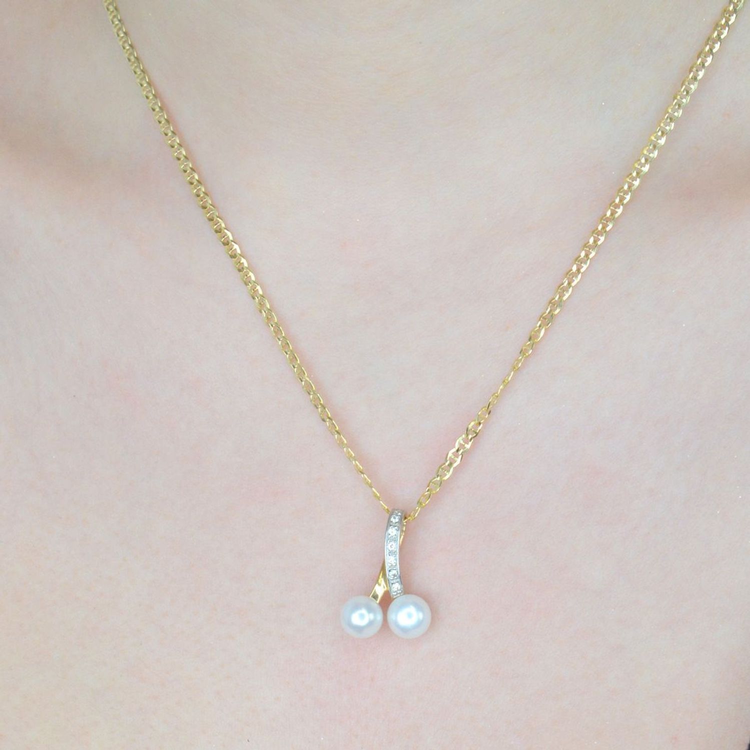 Złota zawieszka Apart dwie perły z cyrkoniami próba 585 DIA-ZAW-0933-585. Zawieszka złota dwie perełki, .  Zawieszka złota z czarnymi kamieniami. Modna złota biżuteria. Zawieszki złote. Prezent 1.jpg