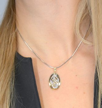 Złota zawieszka 585 owalna 'Liść białego złota'. Złota zawieszka 585  owalna z motywem białego złota DIA-ZAW-0969-585✓Złote zawieszk (6).JPG