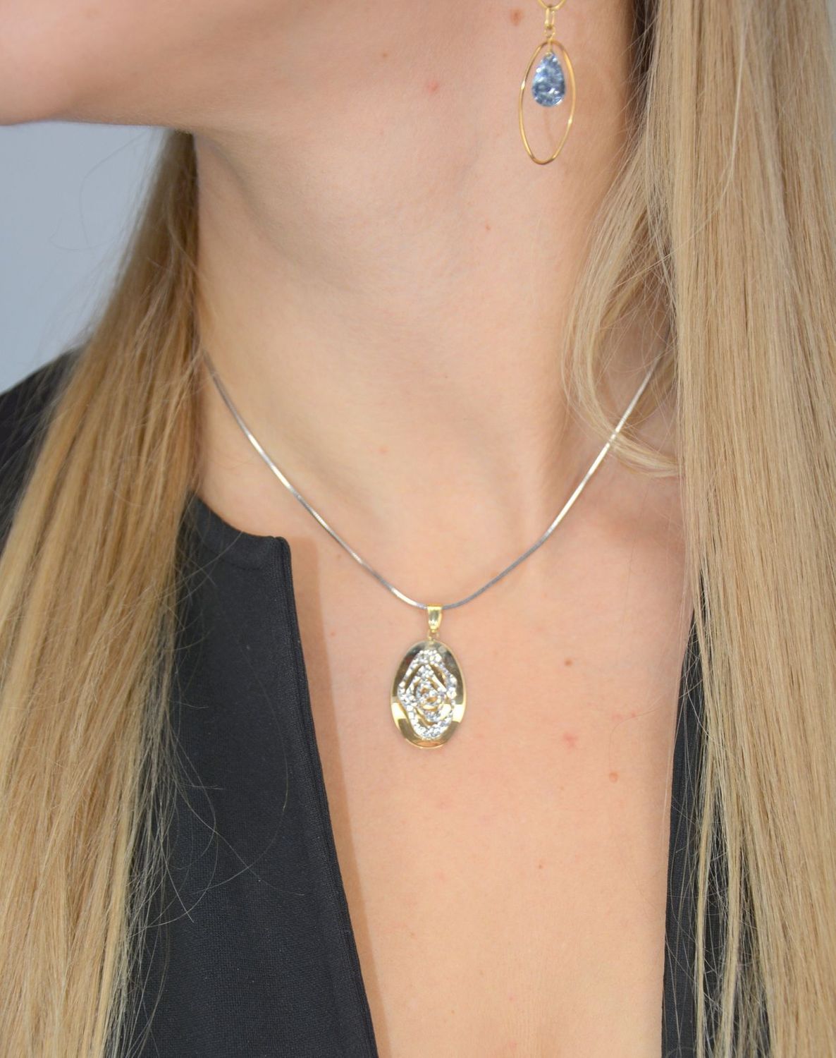 Złota zawieszka 585 owalna z motywem białego złota DIA-ZAW-0969-585.jpg