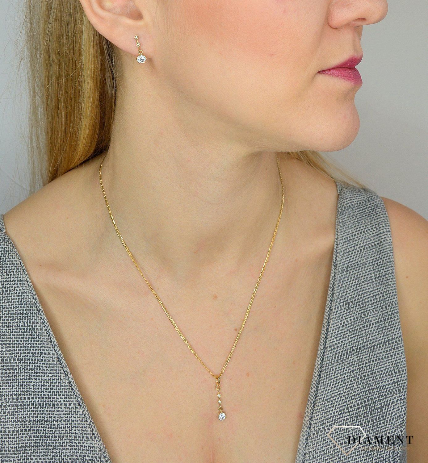 Złota zawieszka 585 długa zakończona kwiatkiem z cyrkonią DIA-ZAW-0987K-585.jpg