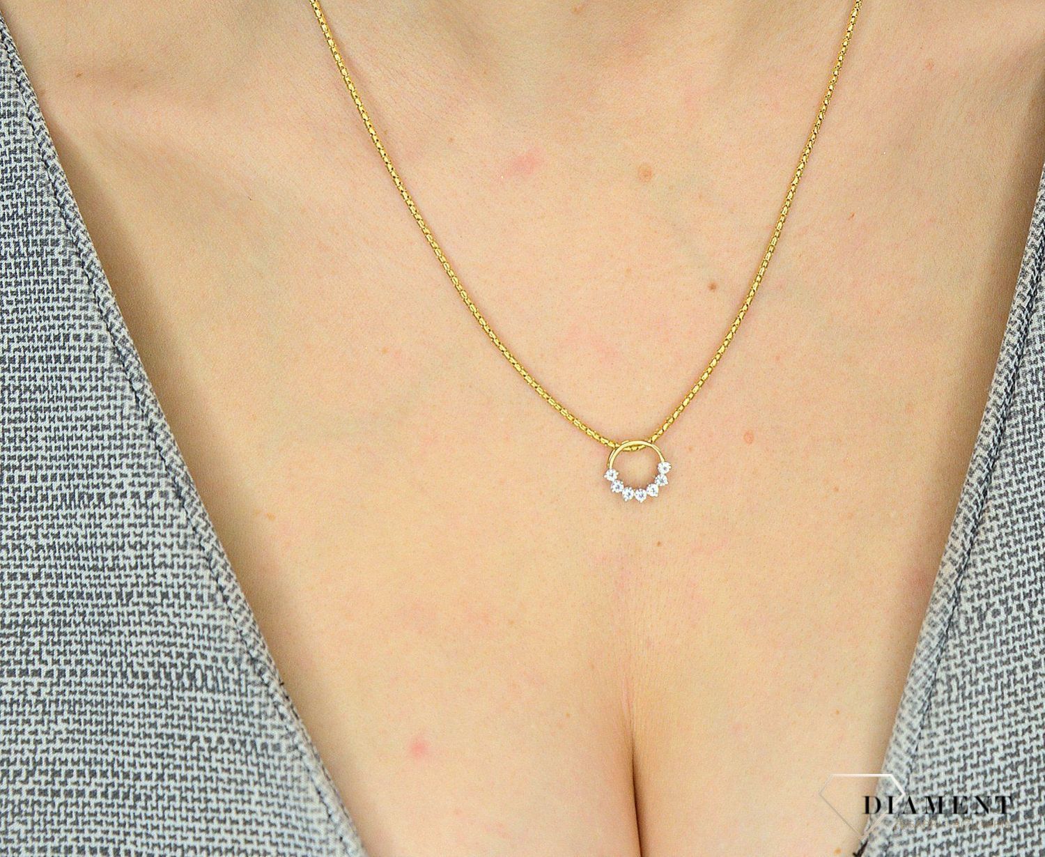 Złota zawieszka 585 kółko z cyrkonią DIA-ZAW-0995K-585.jpg