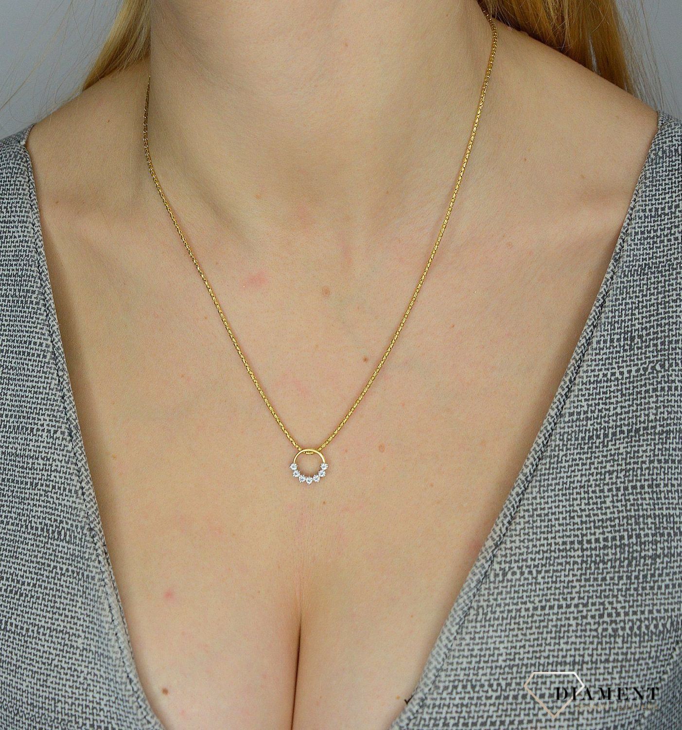 Złota zawieszka 585 kółko z cyrkonią DIA-ZAW-0995K-585.jpg