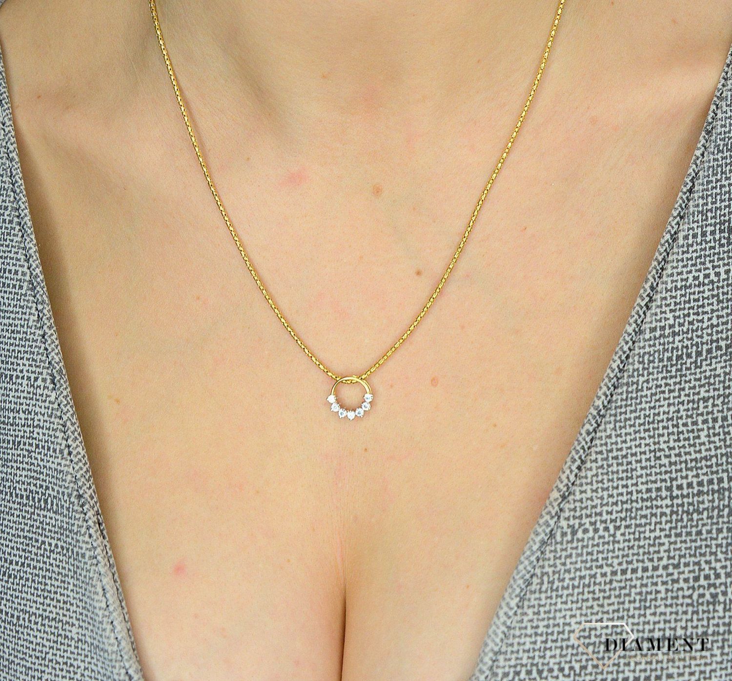 Złota zawieszka 585 kółko z cyrkonią DIA-ZAW-0995K-585.jpg