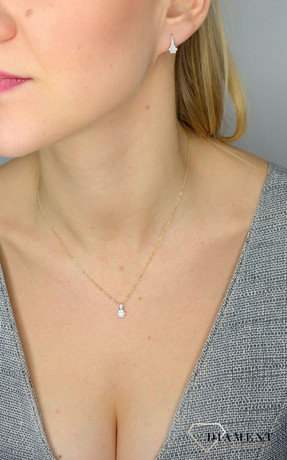 Złota zawieszka 585 kwiatek w cyrkoniach DIA-ZAW-0999K-585.jpg