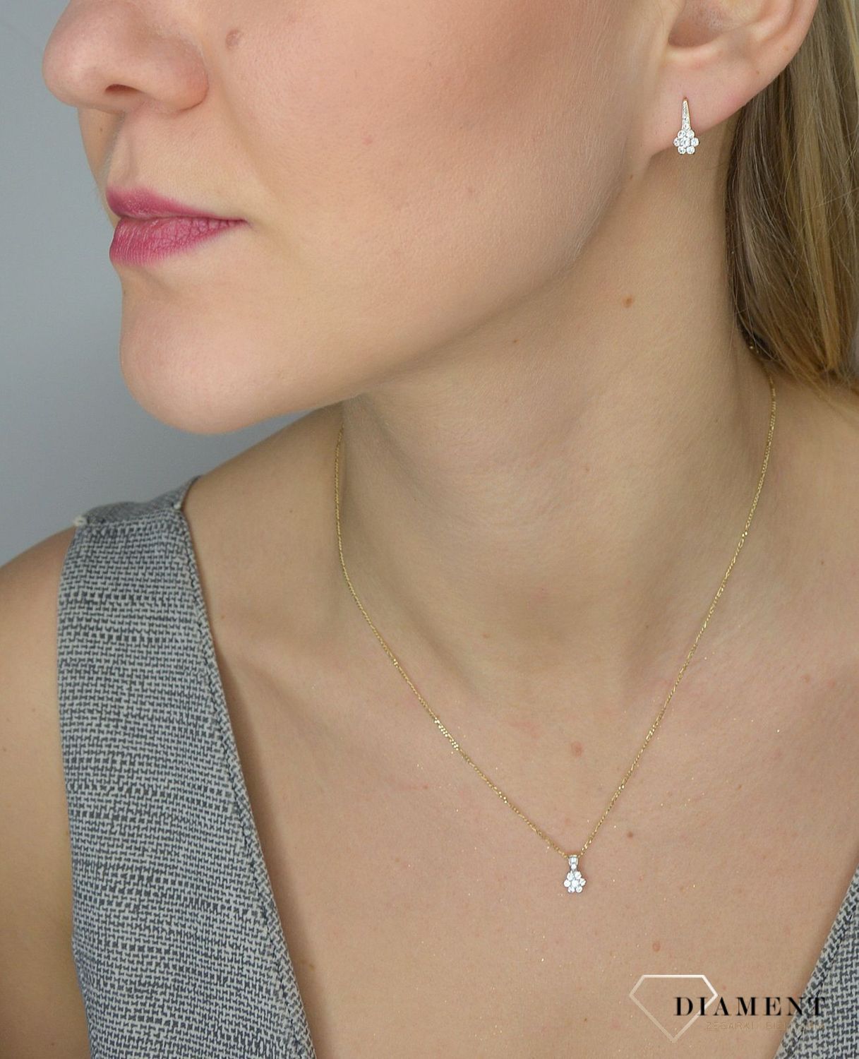 Złota zawieszka 585 kwiatek w cyrkoniach DIA-ZAW-0999K-585.jpg