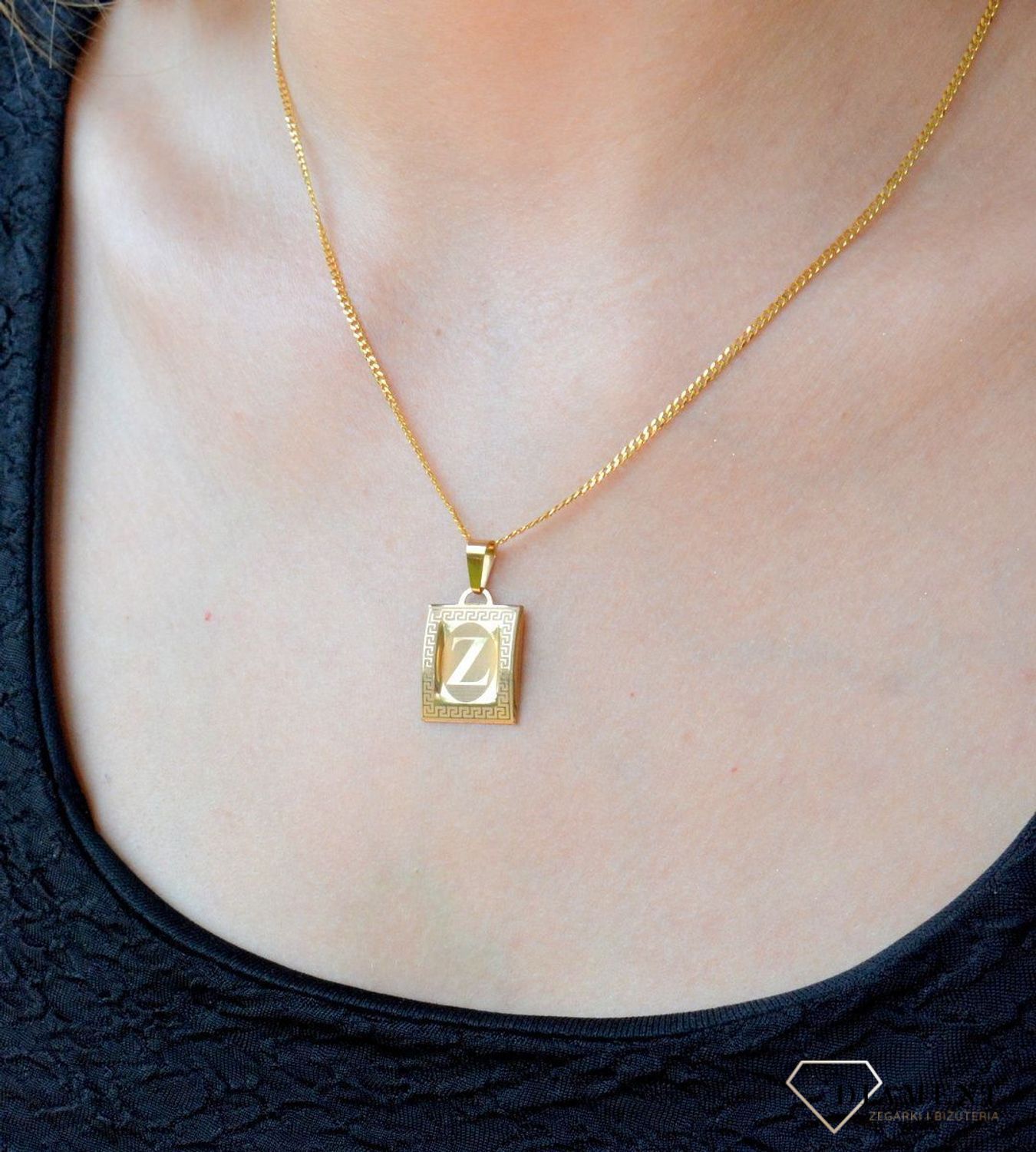Złota zawieszka literka Z na papirusie DIA-ZAW-10022-333.  Wisiorek został wykonany z najwyższej jakości złota próby 333 na papirusie. Złoty wisiorek literka Z na papirusie. Zawieszka damska z literką. Idealna zawieszka na pre.jpg