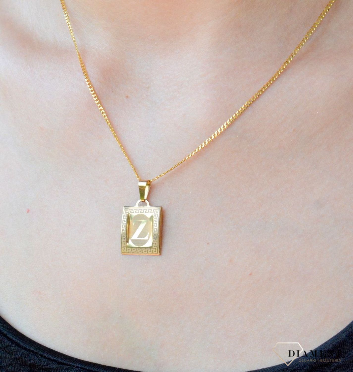 Złota zawieszka literka Z na papirusie DIA-ZAW-10022-333.  Wisiorek został wykonany z najwyższej jakości złota próby 333 na papirusie. Złoty wisiorek literka Z na papirusie. Zawieszka damska z literką. Idealna zawieszka na pre.jpg