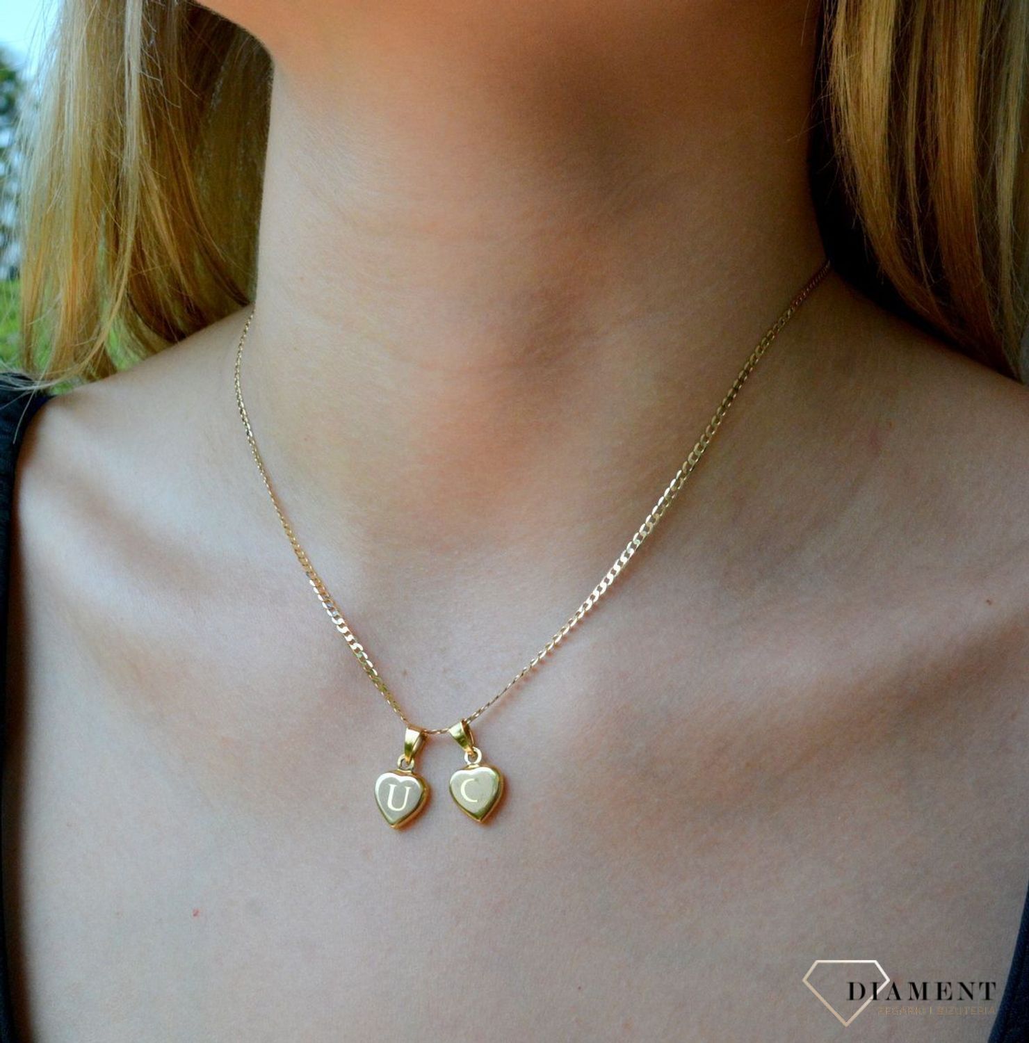 Złota zawieszka 333 literka C w serduszku DIA-ZAW-10025-333. Piękny, złoty wisiorek o ciekawym wzorze wykonany z żółtego złota. Personalizowana zawieszka to doskonały pomysł na prezent dla każdej kobiety..jpg