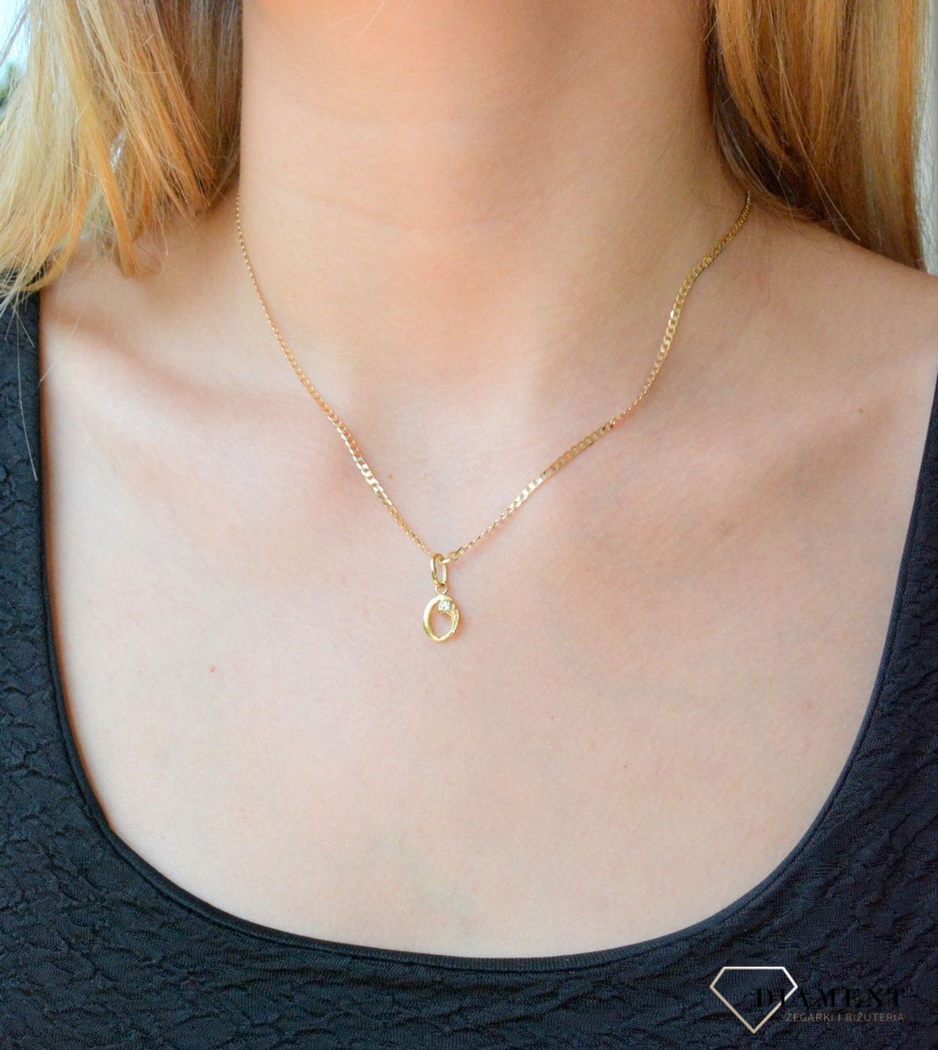 Złota zawieszka 585 literka O ozdobiona cyrkonią DIA-ZAW-10047-585. Złoty wisiorek próby 585. Wisiorek literka z cyrkoniami. Zawieszka złota do łańcuszka literka O. Literka zawieszka idealny pomysł na prezent..jpg